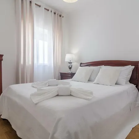 Oldtown 330ft Parking Ac Wifi アルブフェイラ